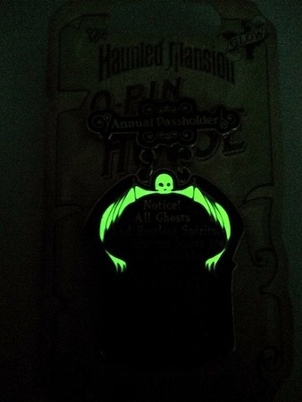 DLR - Haunted Mansion® O'Pin House - Annual Passholder Preview Sign Pin view 3